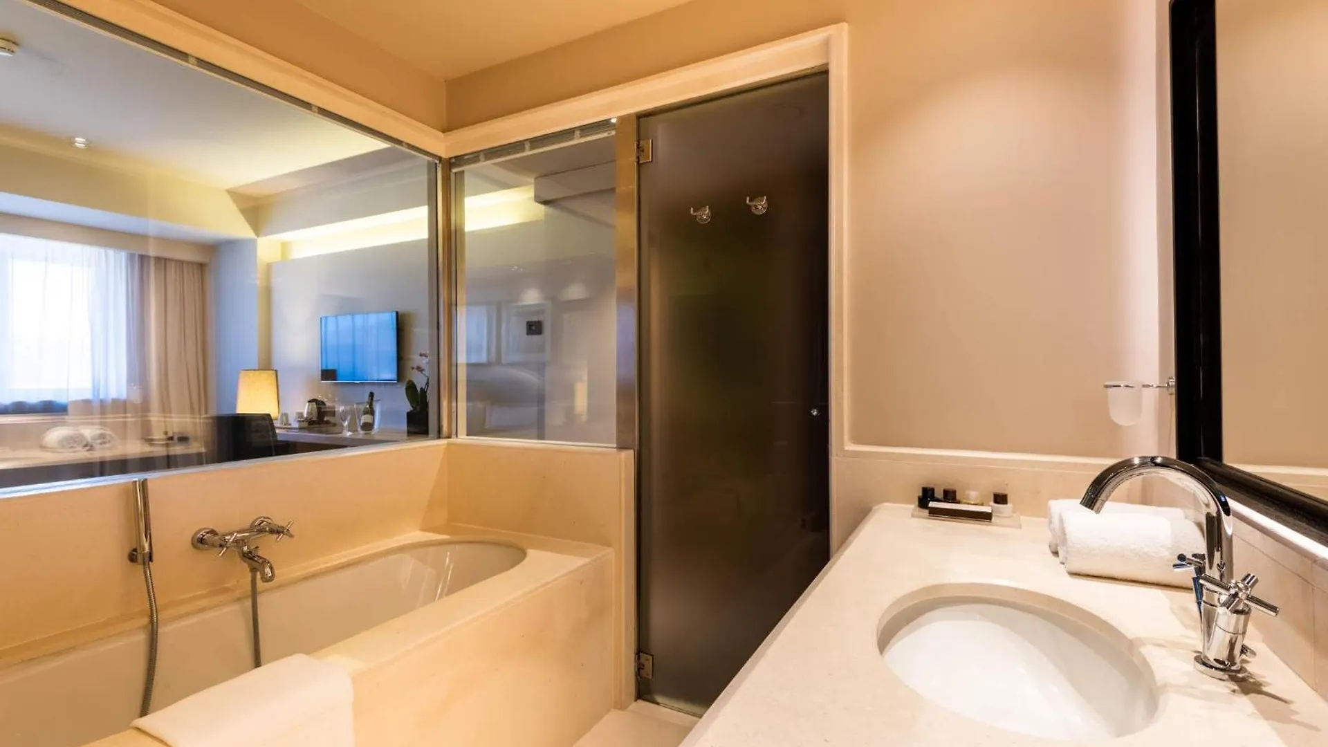 A.Roma Lifestyle Hotel