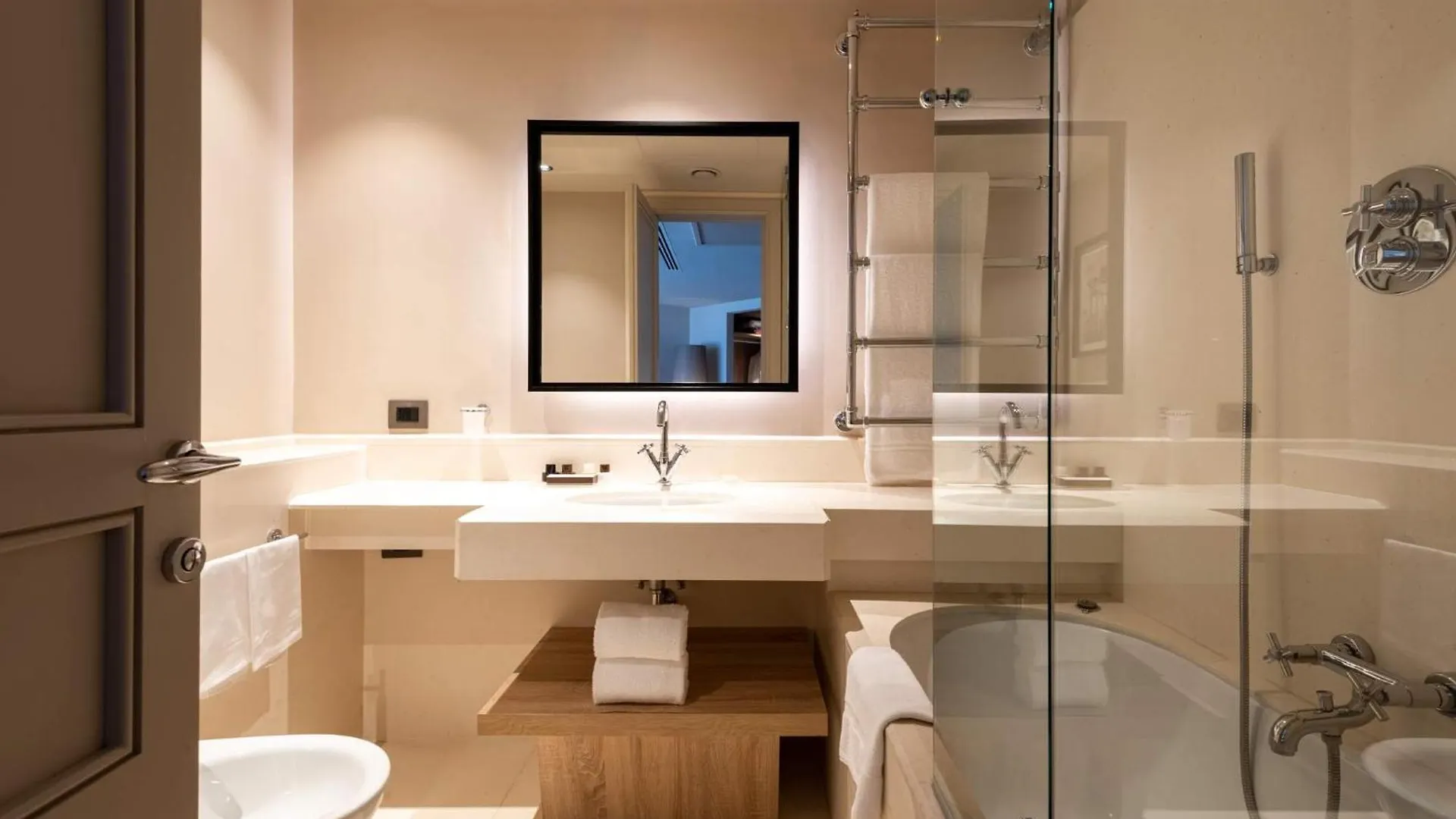 A.Roma Lifestyle Hotel