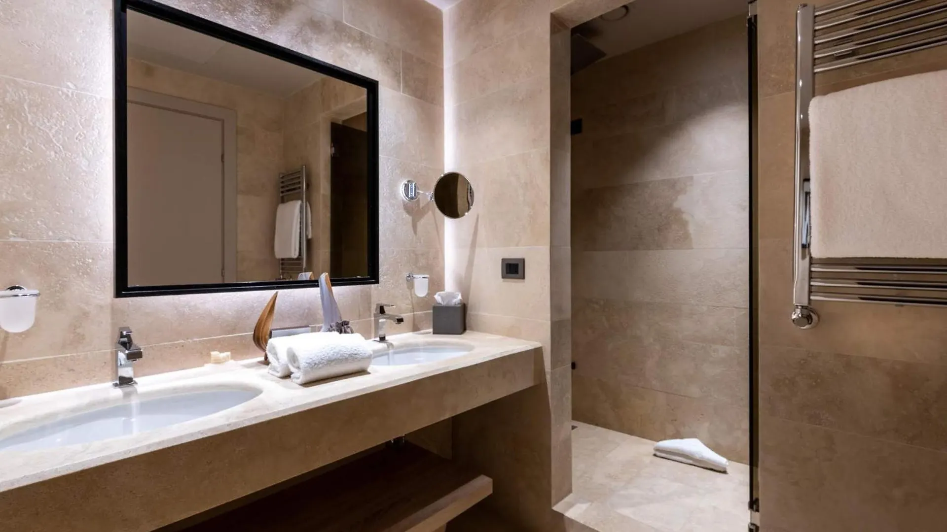 A.Roma Lifestyle Hotel